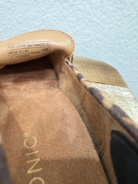 Vionic Cleo Leopard Loafers Size 8 NEW - Picture 7 of 7